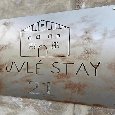 Luvle Stay Windhoek Extérieur photo